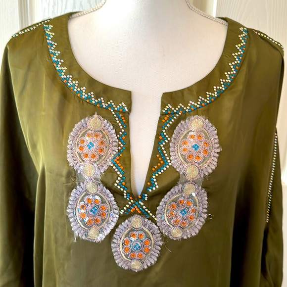 NWOT Rosa Rose sequin Blouse size L - Picture 2 of 4